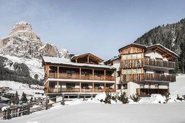 هتل Villa Tony   Small Romantic