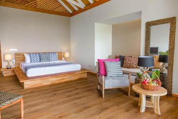 هتل Kudafushi Resort & Spa