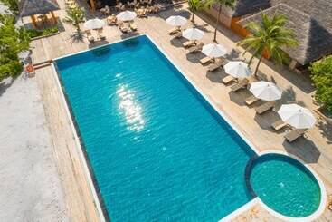 ホテル Kudafushi Resort & Spa