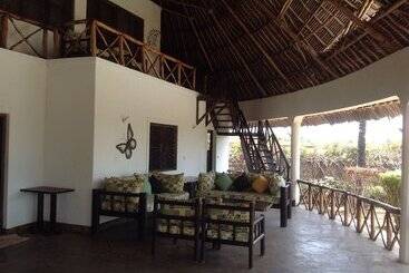 Hotel Queen K Cottages At Chrystal Homes