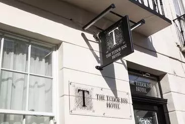 هتل The Tudor Inn