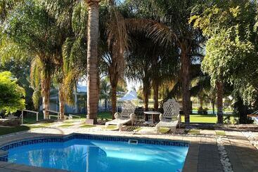 Bed and Breakfast Belurana River Manor