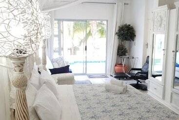 민박 Belurana River Manor