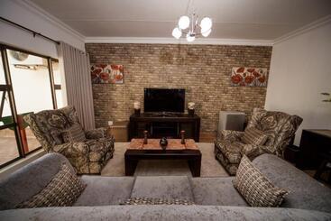 Пансион Tamboti Lodge Guest House