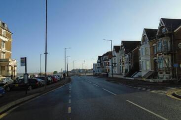 Bed and Breakfast Spectacular Sea View Double, With Exclusive Bathroom & Use Of Patio And Bike Store