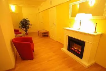 アパートホテル Budgetrooms   Souterrain Private Rooms & Kitchen