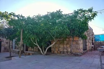 تختخواب و صبحانه Al Karak Countryside And