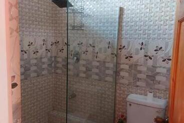 تختخواب و صبحانه Shernette Nest