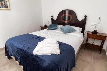 پانسیون Shanti’s Andalusian Rooms