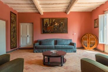 بنسيون Villa Cosmiana Suites