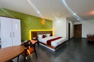 Отель Mary Land Residency