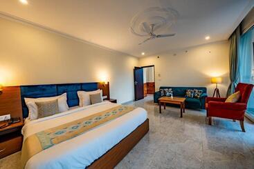 هتل The Himalayan Stays Nainital