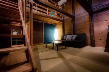 Bed and Breakfast うだ薬湯の宿やたきや