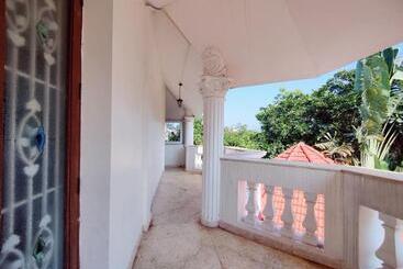 Hotel Golden Retriever Villa By Phr