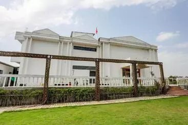 Otel Oyo Varda Resort