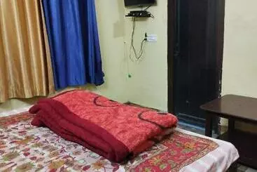 Hotel अधिकारी होटल
