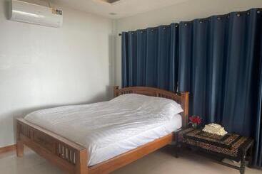 Panzió บ้านระเบียงเลหลังสวน Room A