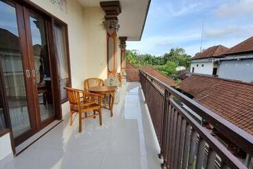 膳宿费 Karmila House