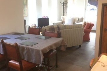 تختخواب و صبحانه Top House