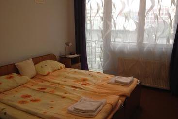 هتل Pensiunea Titan