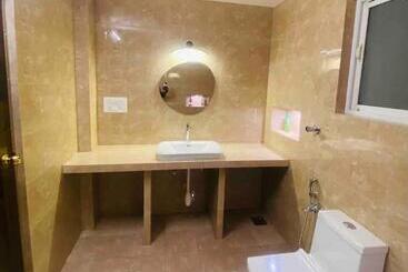 Hotel New Moon Retreat