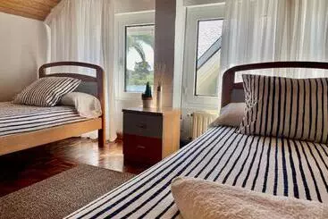 Majatalo Escuela De Surf Waves Sound   Alojamiento Compartido