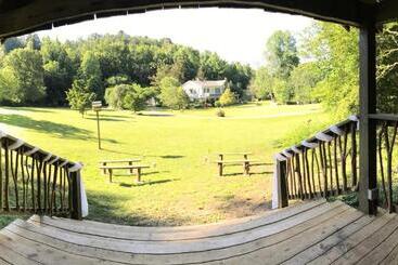 Historic Seaton Springs Farm B&b   M Seaton Queen Room With Private Bath Down The Hall