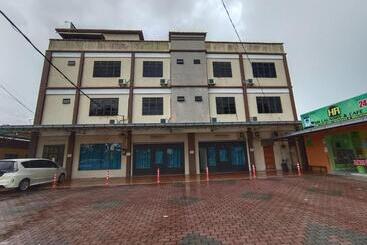 هتل Oyo 90868 Oba