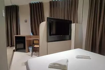 ホテル Urban Inn, Serai Wangi