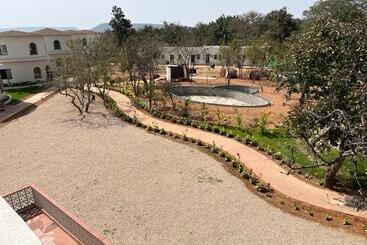 Narwar Lakefront Resort