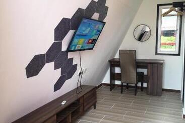 Hotel Red Triangle Cottage Roomstay