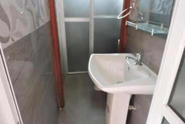 بنسيون The Paddocks Inn