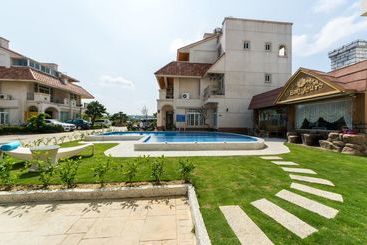 تختخواب و صبحانه Kenting Bonjour Resort