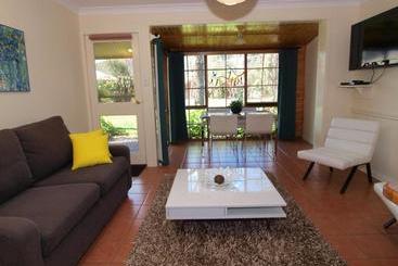 Апартаменты Bright Highland Valley Cottages