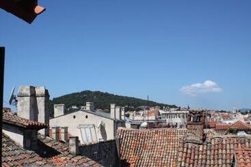 Hotel Rooms Toni Palace