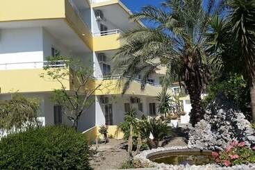 アパートホテル Summerdays Studios