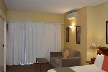 Ascot Inn