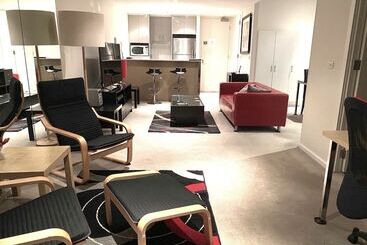 Жильё для туристов Staycentral Spacious Seaviews Port Melbourne