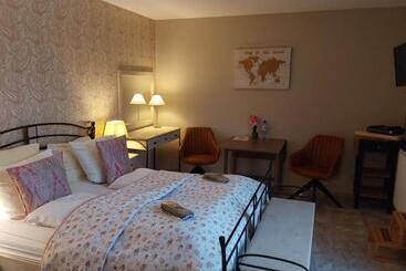 בית מלון כפרי Golden Dragon