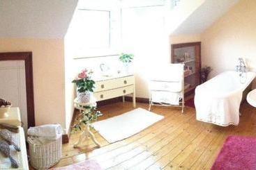 White Hill Country House B&b