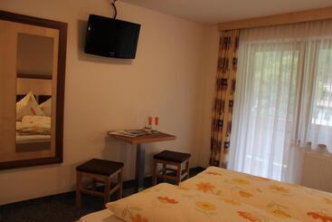 Bed & Breakfast Haus Alpina & Landhaus Schöpf