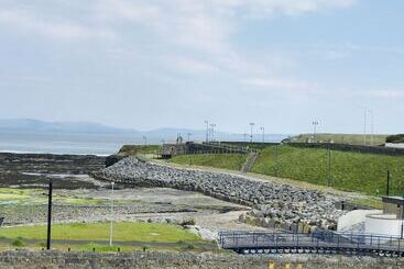 Bed and Breakfast Maddens Bridge Bar & Guesthouse