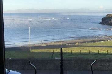 Bed and Breakfast Maddens Bridge Bar & Guesthouse