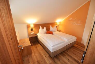 ホテル Gasthof Lebzelter