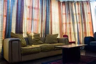 هتل Emglo Suites