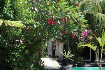 ホテル Thrive A Liv Life