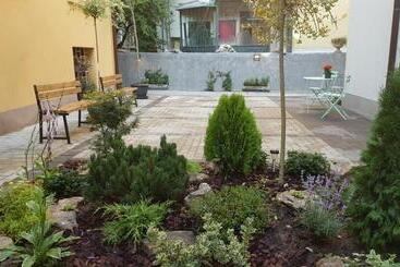 הוסטל 5 Vintage Guest House