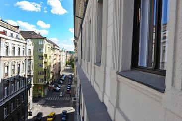 Zsófi S House Hostel 2.0