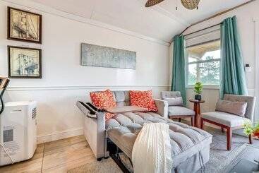 קוטג'' Cozy Decatur Cabin W/ Views ~ 1 Mi To Riverfront!