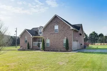 コテージ Spacious Lebanon Home W/ Pool: 6 Mi To Downtown!